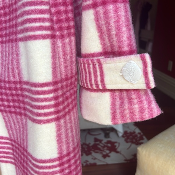 Pink plaid coat - Picture 4 of 7